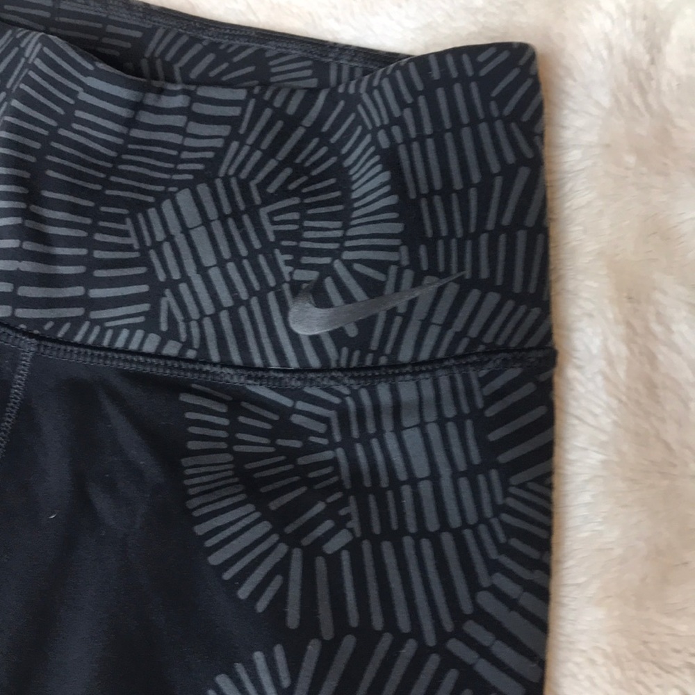 Nike legendary crop - Picture 3 of 5